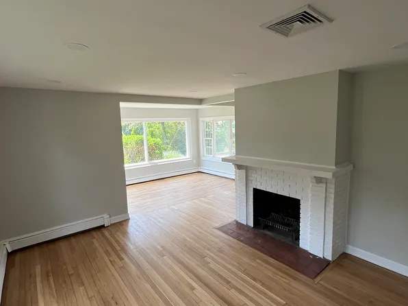 (undisclosed Address), Great Neck, NY 11023