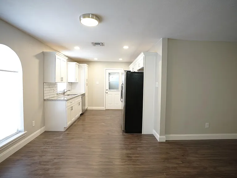 619 Todd Ct — Photo 3