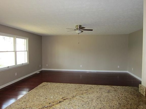 5th image of 105 Madonna Dr