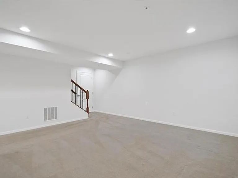 2029 Connecticut Ln — Photo 15