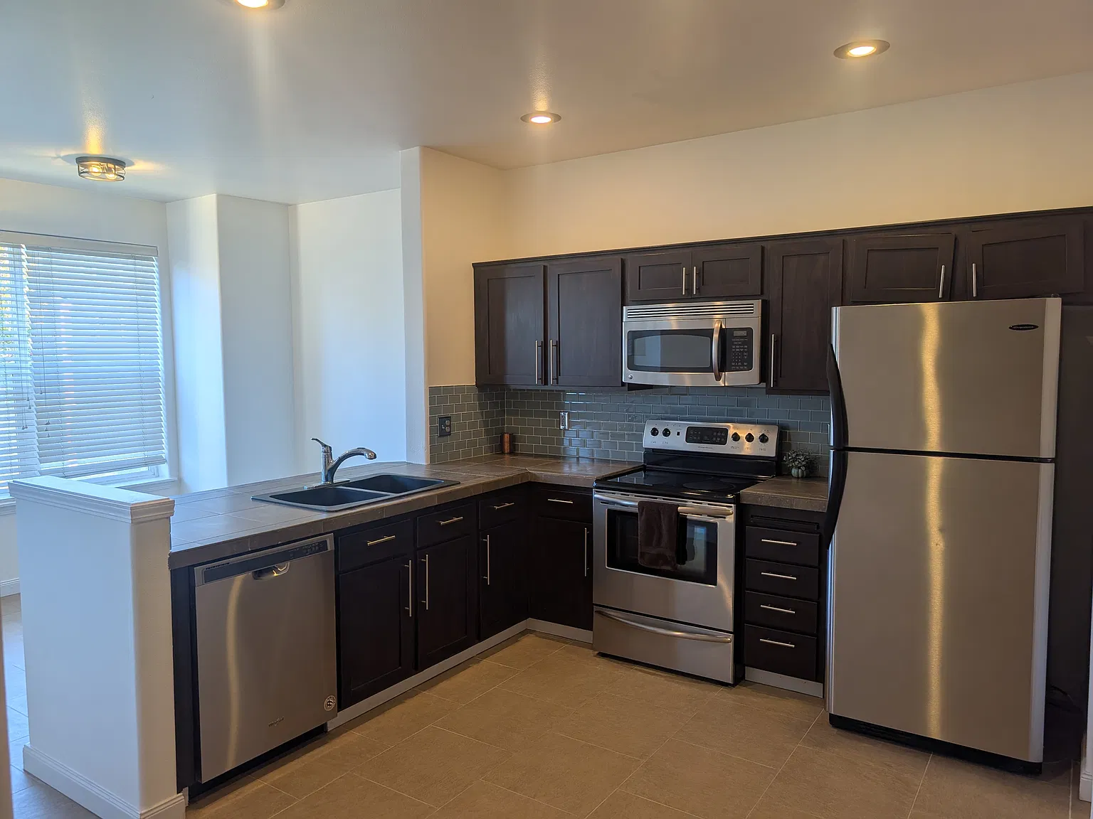 2 bed, 1680 sqft, $2,300 — Photo 4