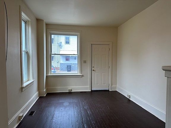 3rd image of 1235B Bailey St