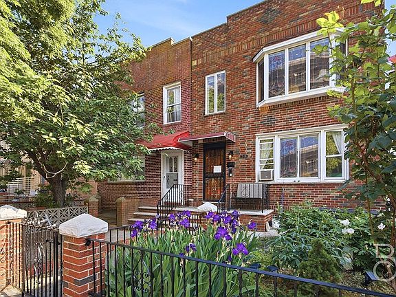 2nd image of 21-08 Ditmars Blvd