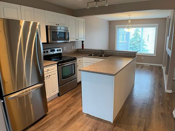 5th image of 100 Albion Dr #34