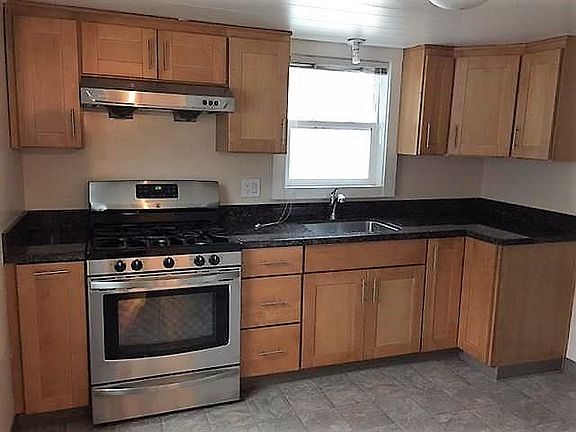2nd image of 1437 Market St