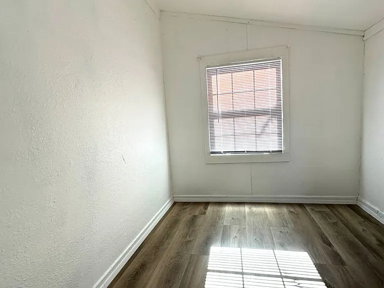 731 Vermont Ave — Photo 6
