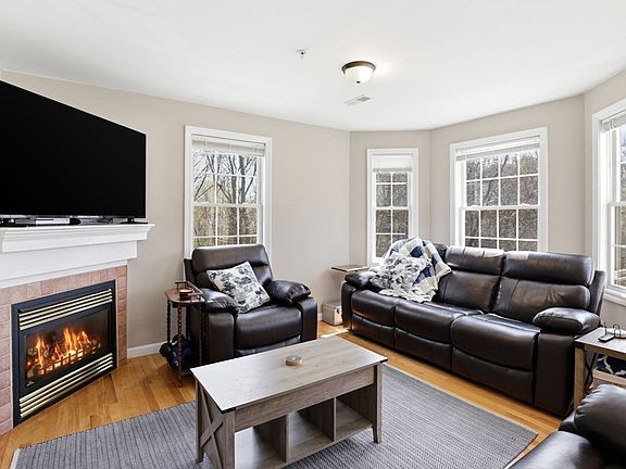 4th image of 1 Jennifer Ln Unit 1