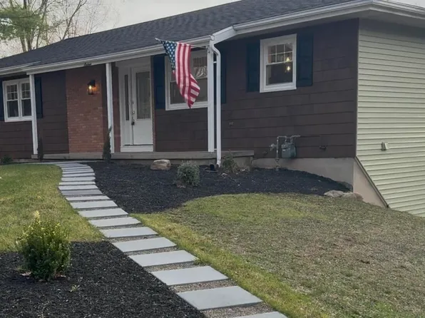 16 Sidehill Trl, Sugarloaf, PA 18249