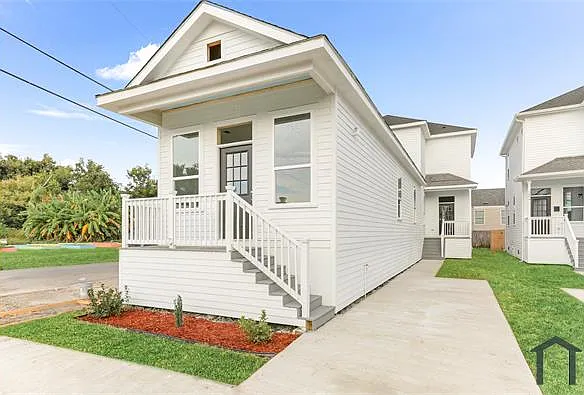 3 bed, 1100 sqft, $1,889 — Photo 1
