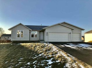 706 Ballymore Rd, Roscoe, IL 61073