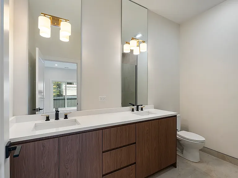 420 E 50th Pl #1 — Photo 21