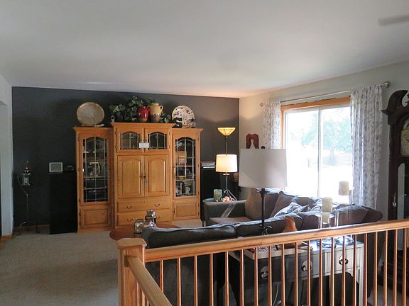 3rd image of 352 Somerset Dr