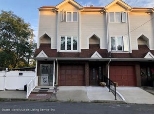 15 Tone Ln, Staten Island, NY 10305