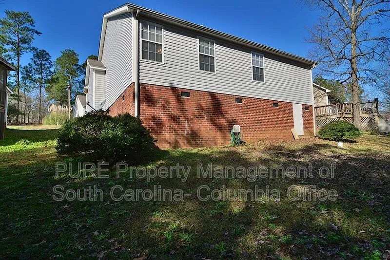 3 bed, 2.0 bath, 1264 sqft, $1,700 — Photo 2