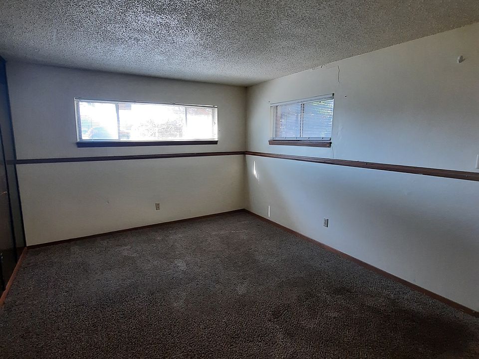 1st image of 741 Guernsey Dr #5