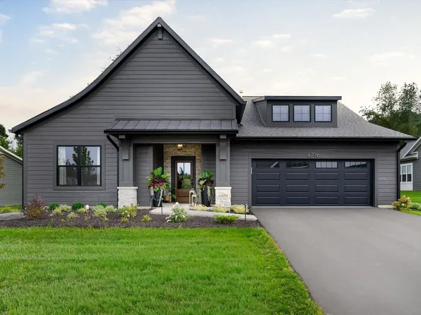 4704 Knapp Bluff Dr, Grand Rapids, MI 49525