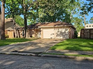 17110 Golf Club Dr, Crosby, TX 77532