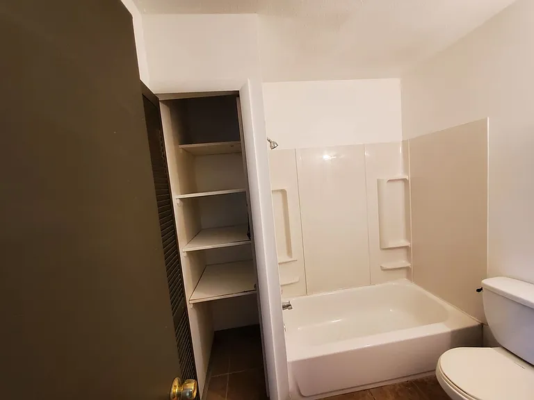 5058 Broadway — Photo 24