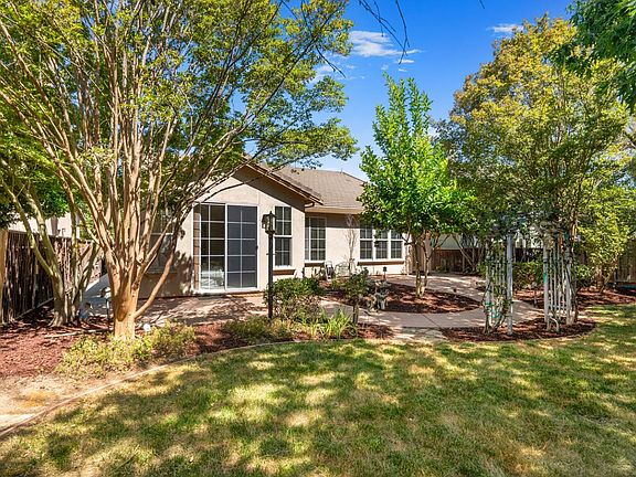 2nd image of 1706 Valley Oaks Dr