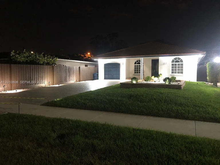 9910 SW 23rd St — Photo 3
