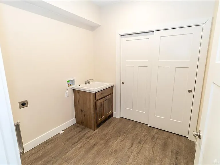1025 Baker Rd — Photo 38