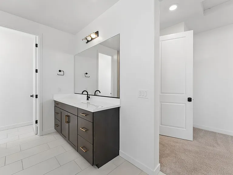 1524 E Carob Ct — Photo 35