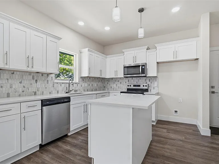 8027 Virgil St — Photo 6