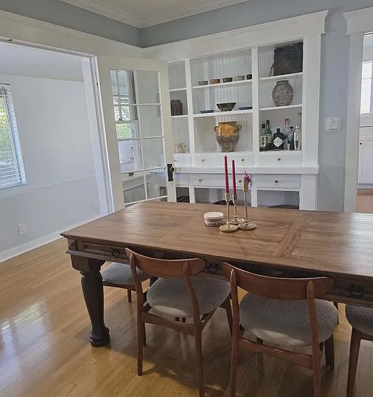 2122 N Hillhurst Ave — Photo 2