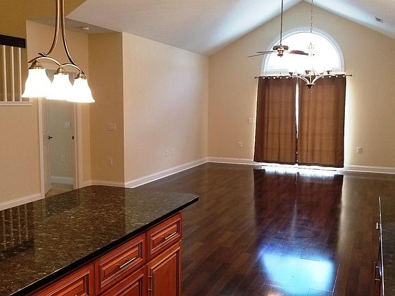 5th image of 210 Berwick Dr