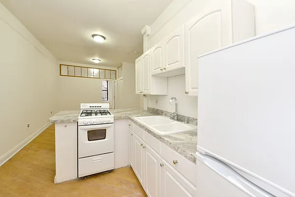 Rented by Cooper & Cooper Real Estate | media 14