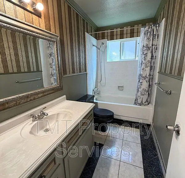 930 Graywood Cir — Photo 27