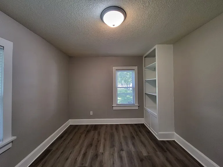 3916 Cambridge St — Photo 18