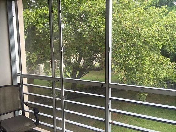 4th image of 9325 Lagoon Pl APT 306