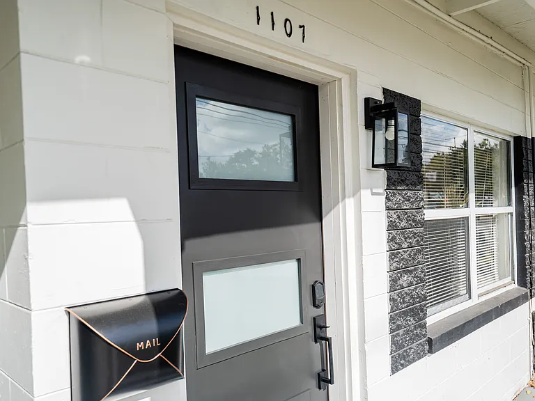 1107 E South St — Photo 65