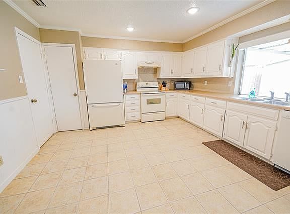 3rd image of 538 Grinnell Dr