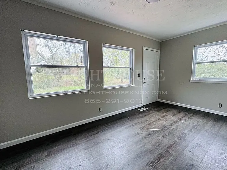 1505 Rambling Rd — Photo 9