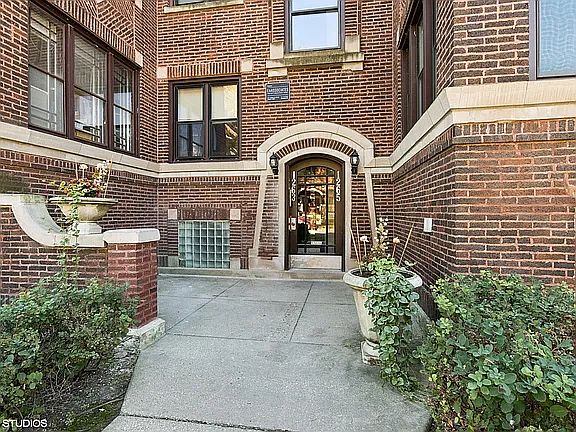 3rd image of 1265 W North Shore Ave Unit 1B