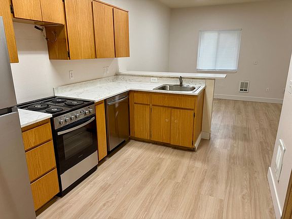 5th image of 5520 N Missouri Ave APT D