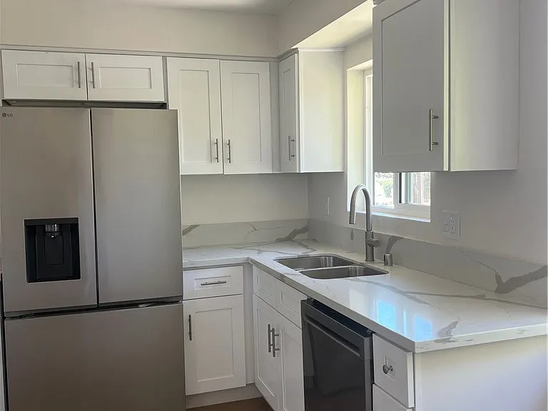 219 N Irena Ave — Photo 5