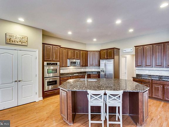 2nd image of 4020 Topsham Sq