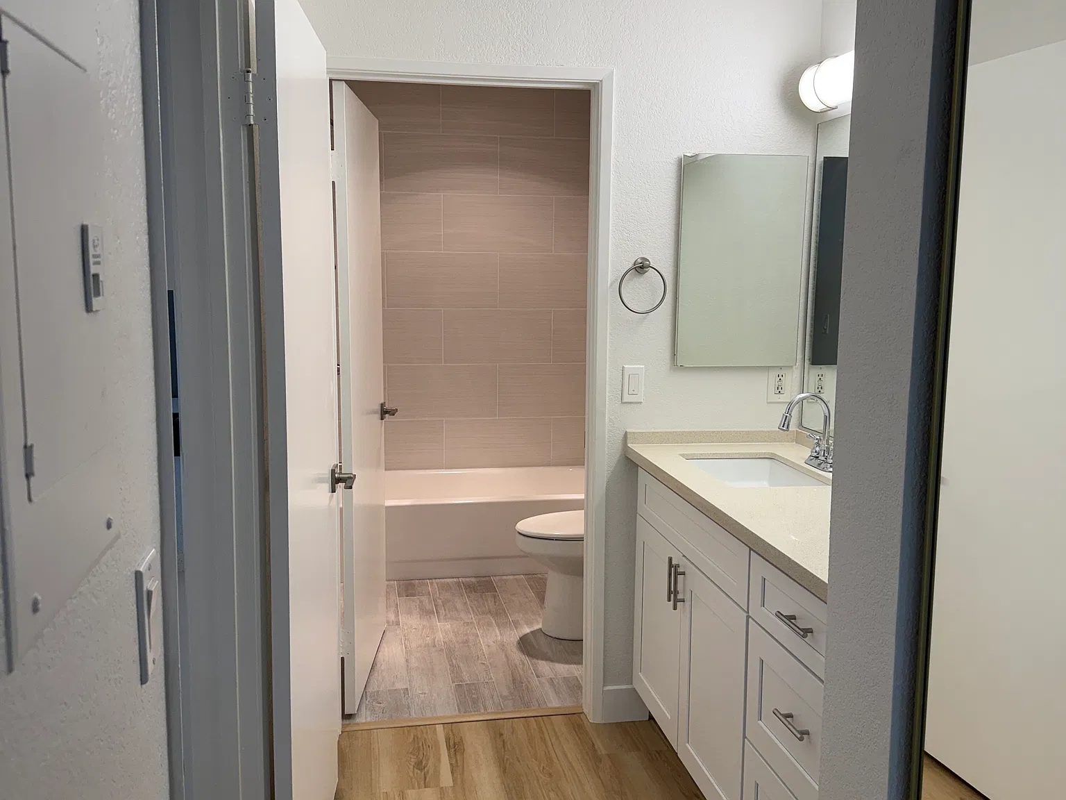 Barrington Apartment — Photo 2