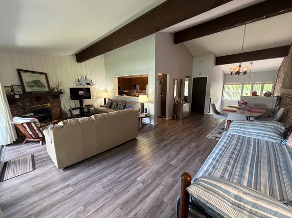 31 Lausanne Ct #4, Lake Geneva, WI 53147