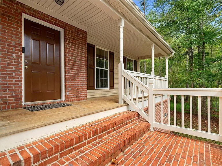80 Castle Ct — Photo 2