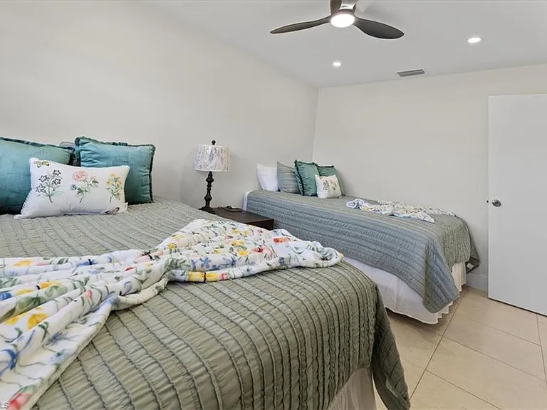 2250 Poinciana St — Photo 15