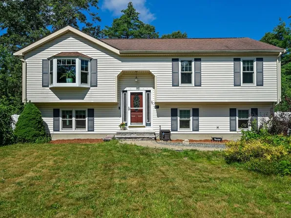 37 Woodlawn St, Middleboro, MA 02346