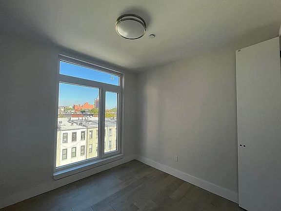 4th image of 81 W 118th St #3