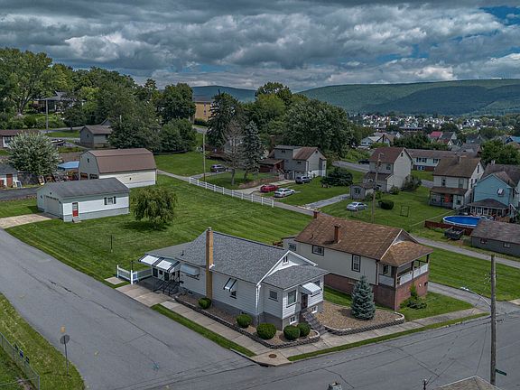 3rd image of 958 27th St