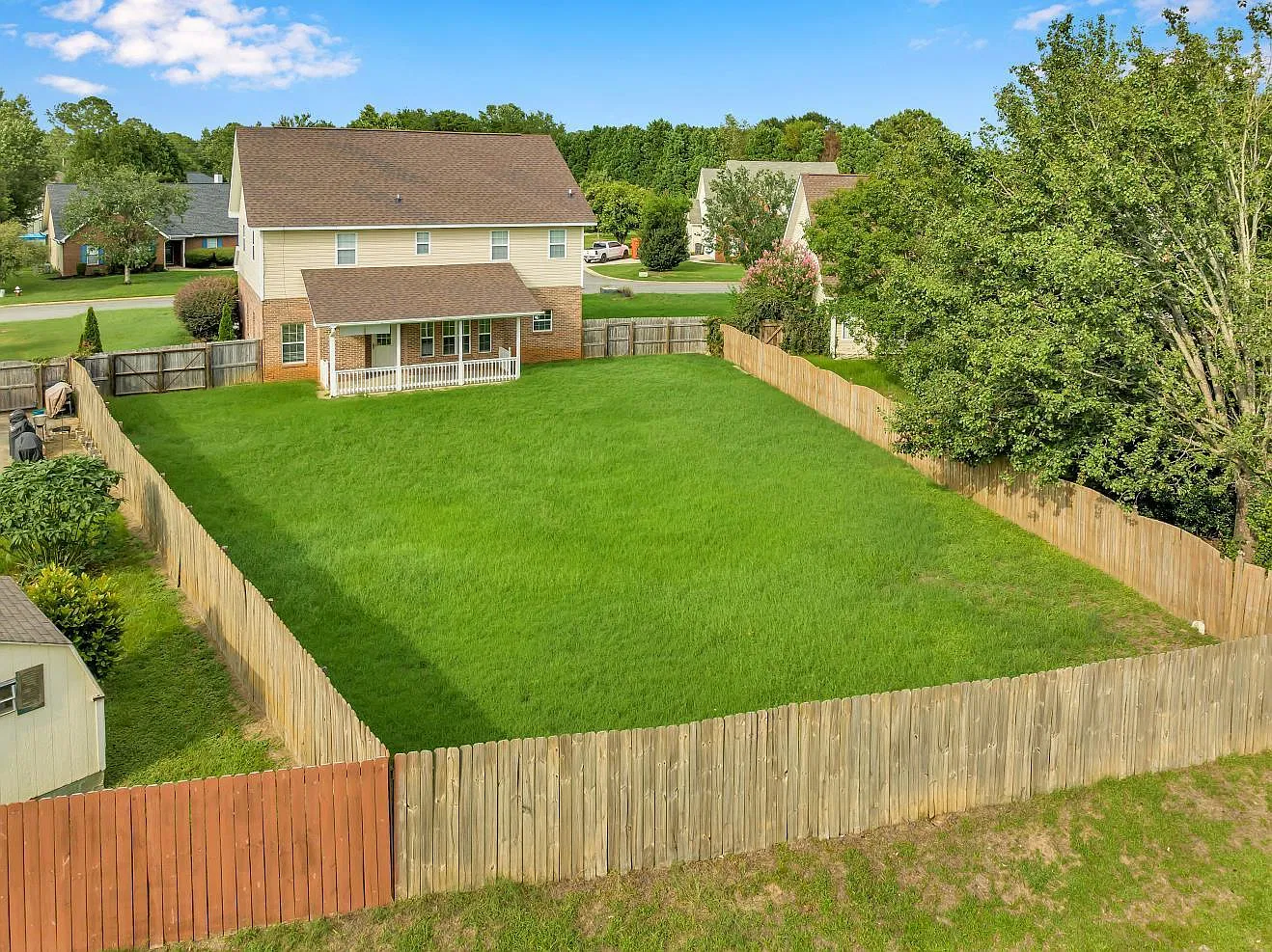 112 Myles Ln — Photo 1