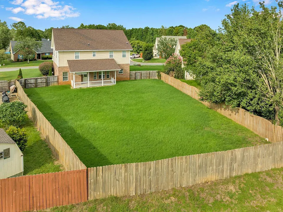 112 Myles Ln