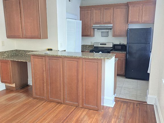 4th image of 230 E 40th St #B1